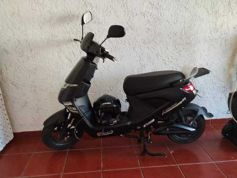 Moto eletrica usada em bom estado