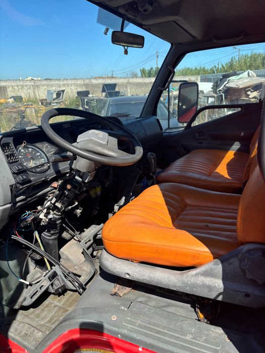 Pronto-Socorro Mitsubishi Canter | Estrado Basculante | 3 Lugares