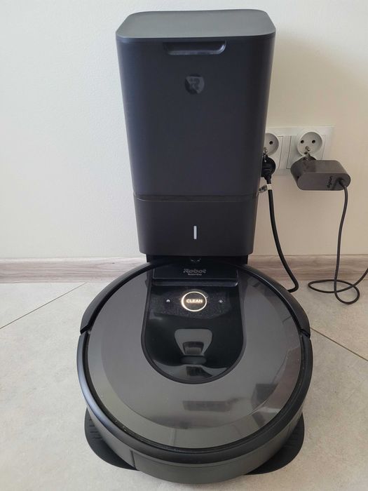 Odkurzacz ze stacją dokującą iRobot i7+