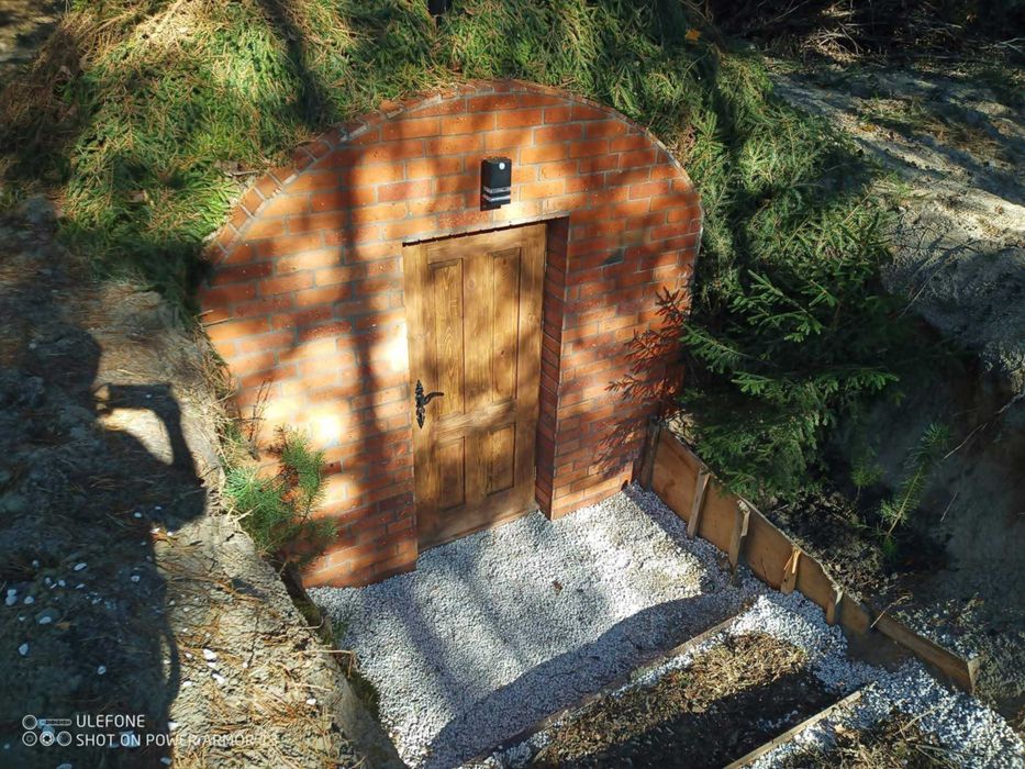 schron , piwniczka betonowa , ziemianka , piwnica , sauna ogrodowa