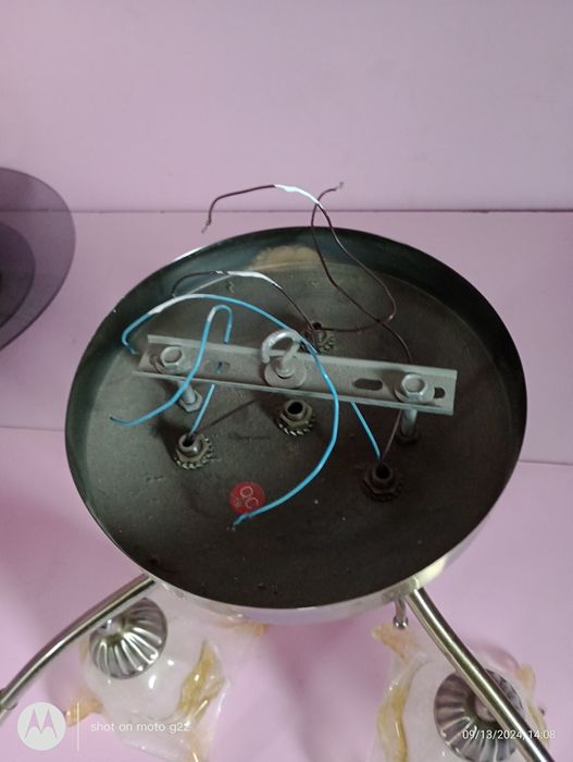 Lampa wisząca złota z trzema kloszami