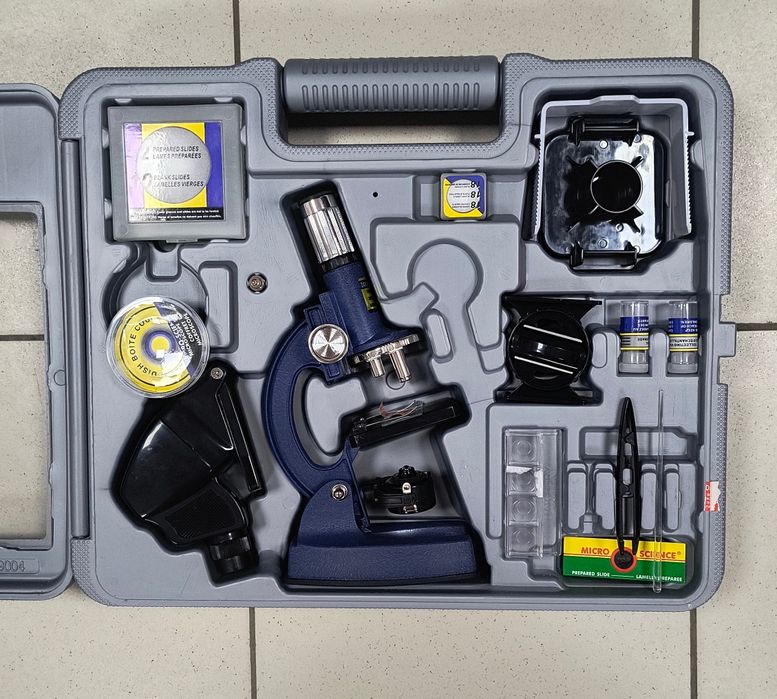 Мікроскоп лабораторний