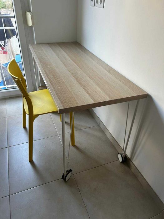 Mesa ou secrétaria (140cm*60cm) em excelente estado