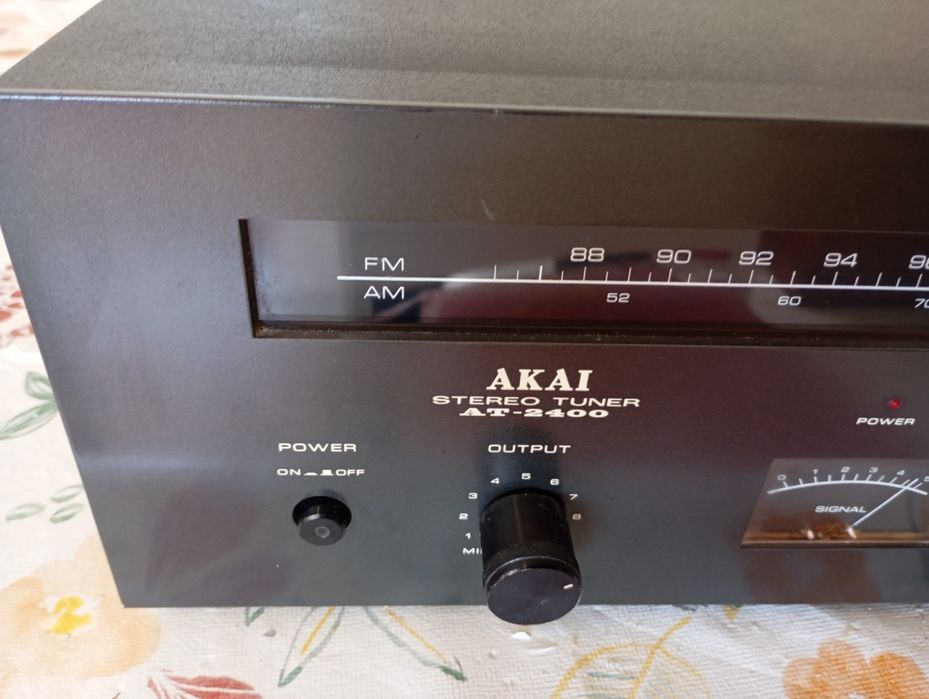 Akai AT 2400 Tuner Rádio