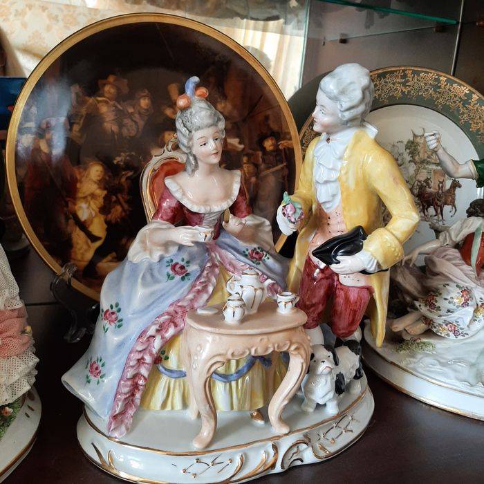 Статуэтка фарфоровая