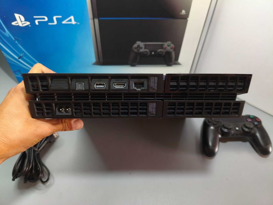 Playstation 4 em Caixa