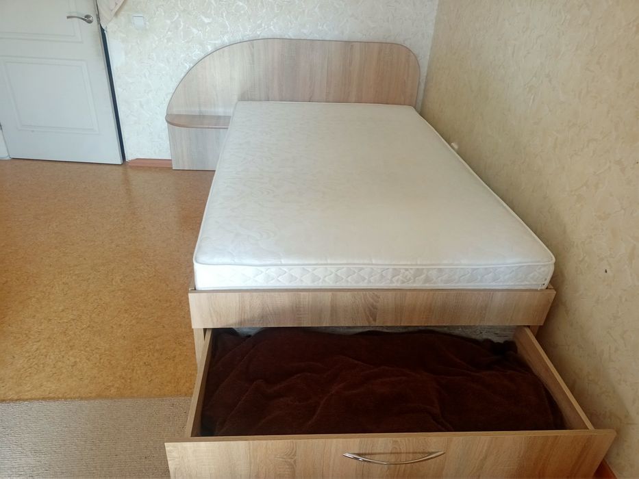 Кровать для спальни