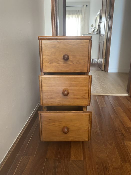 Mesa de cabeceira /  Mesa  de apoio