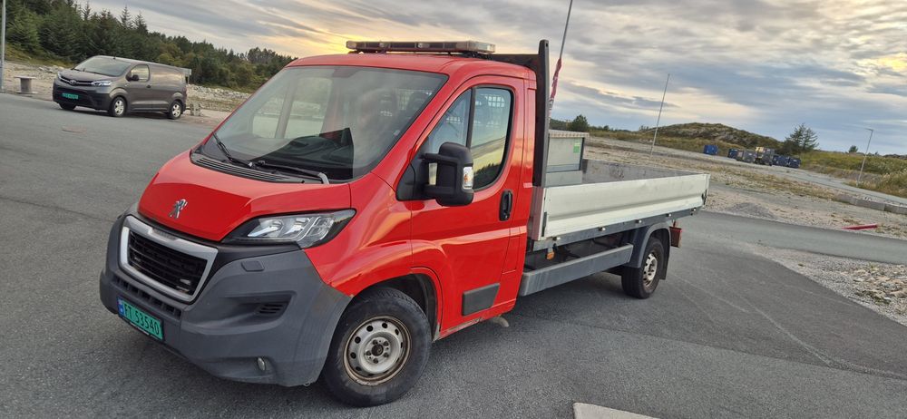 Peugeot Boxer skrzenia 3.3m, ład.1.5t.,hak2, 5t,roz.4.03m. Zarejestrow ...