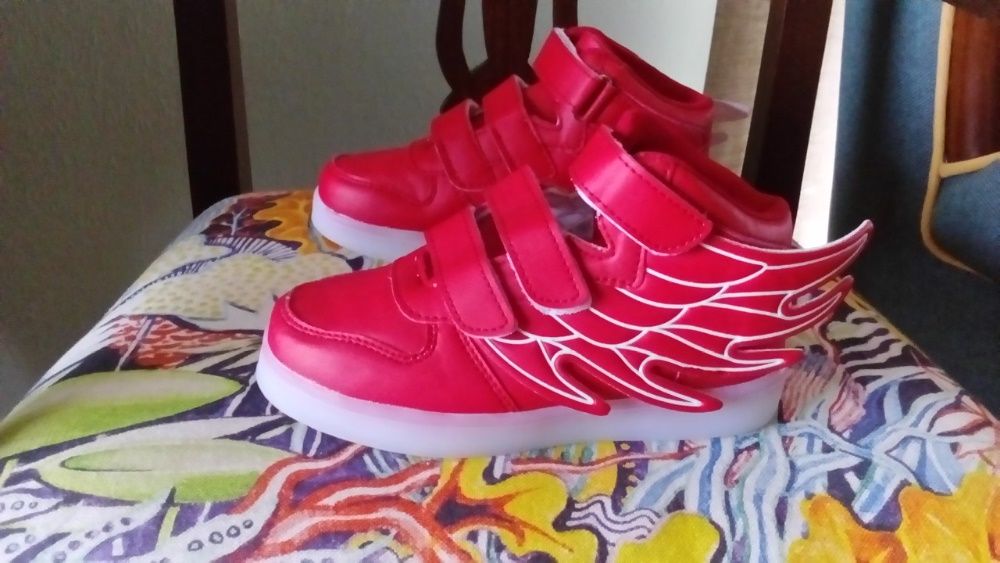 Sapatilhas Angel Wings nº31 novas com luzes multicolor