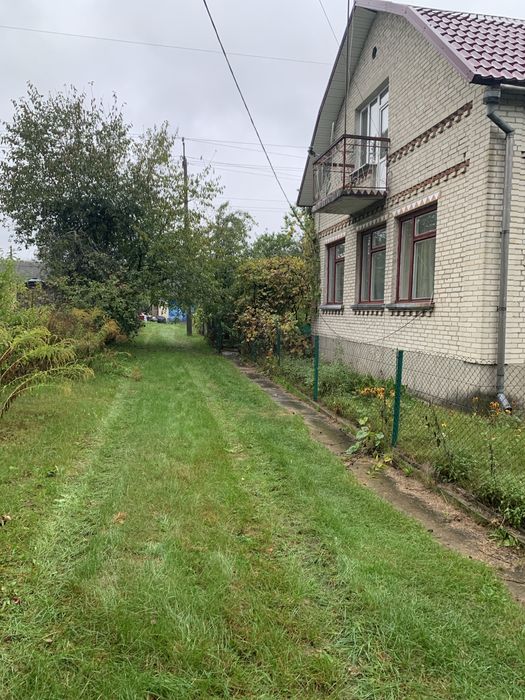 Продам будинок поруч з сосновим лісом