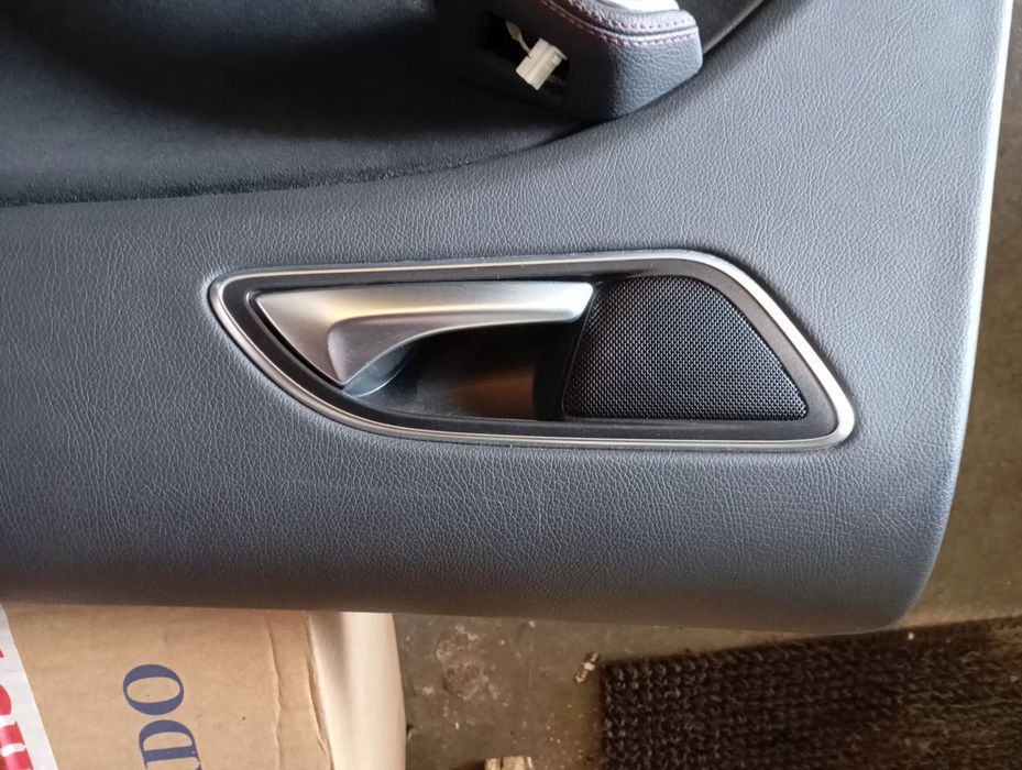 MERCEDES A W176 FORRA / QUARTELA PORTA TRAS DIREITA - FP027