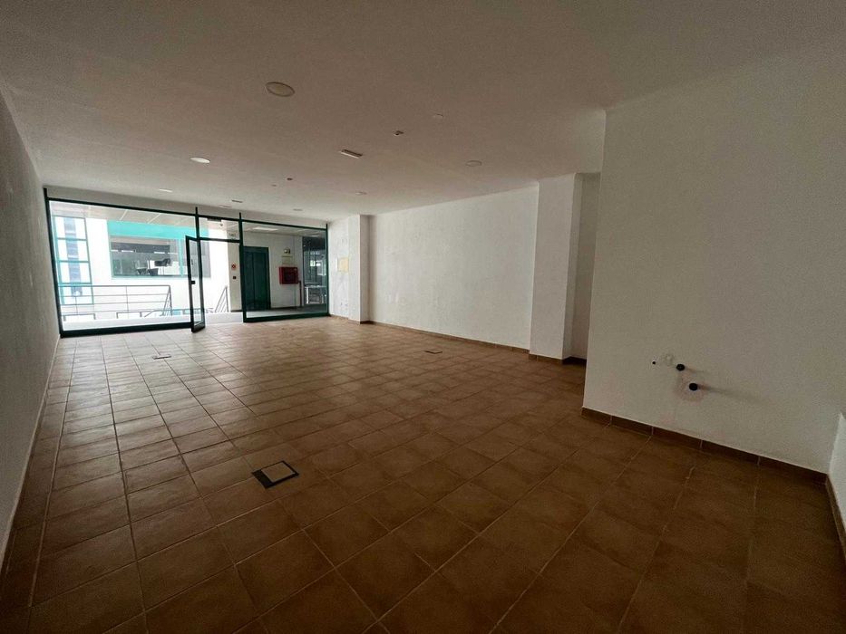 Arrendamento loja Carregado