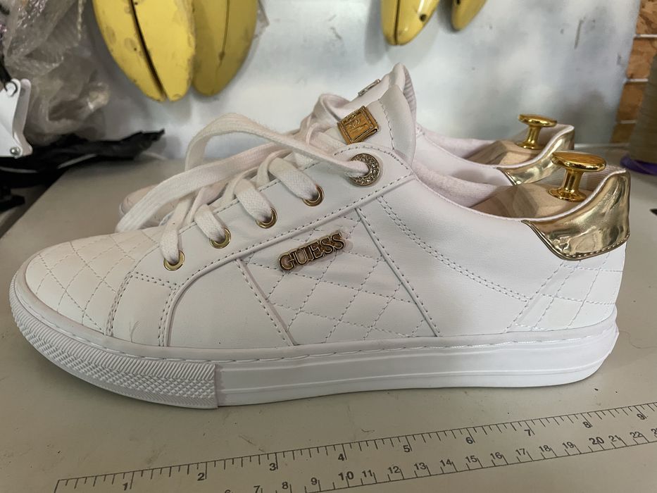 Кроссовки женские Guess 40-41 (27см)