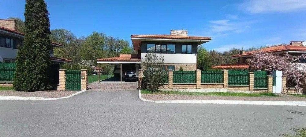 Оренда Будинок Іванковичі КМ «Маєток Перлина Італії» 260 м² 4 спальні Ділянка 12 соток Генератор Газ Камін Тераса Ліс Озеро Навіс на 2 авто