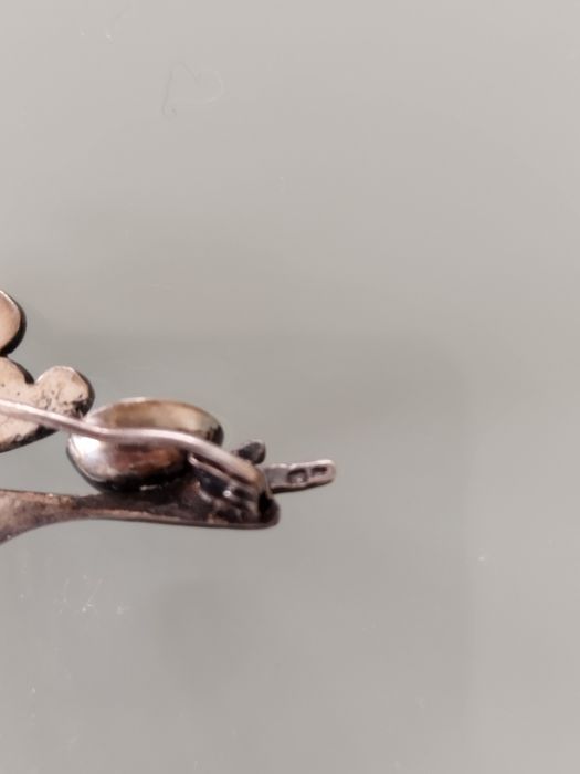 Lindo broche vintage em prata e marcassita