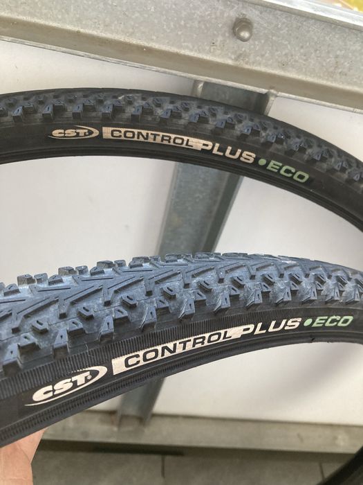 Opona 700x38C Komplet CST Control Plus Eco w bardzo dobrym stanie
