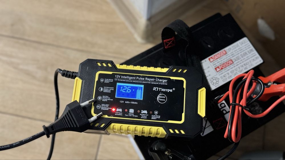 Rav 4 рідний акумулятор.