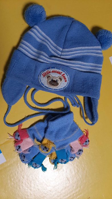 Шапочка и перчатки 1-1,5 года