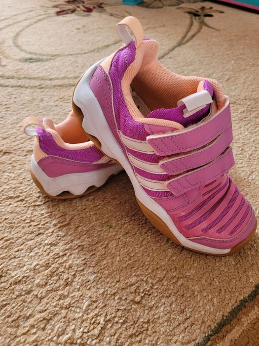 Взуття кросівки чешки балетки для дівчинки