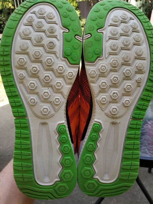Buty sportowe rozmiar 40 .