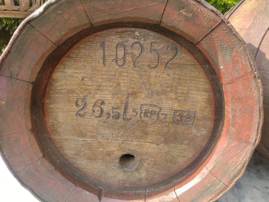 Stara Browarna beczka z pipa, pompą