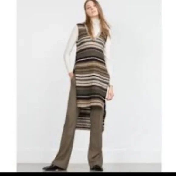Zara Knit в'язане плаття-светр із V-подібним вирізом у смужку (S)