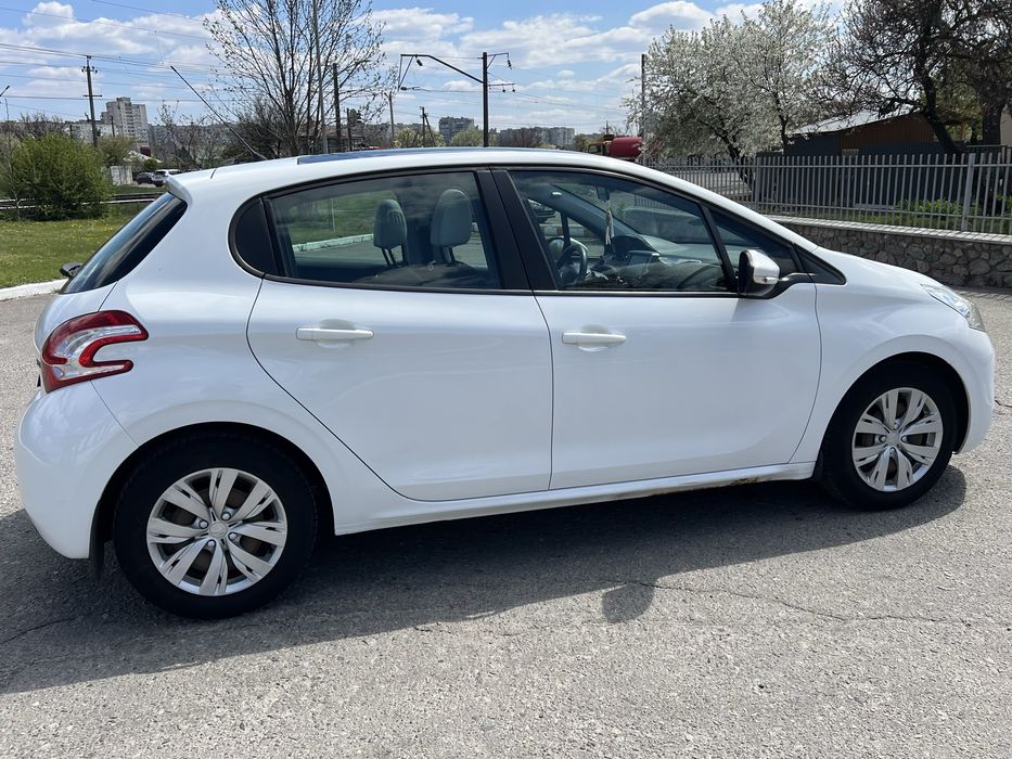 Peugeot 208 2013