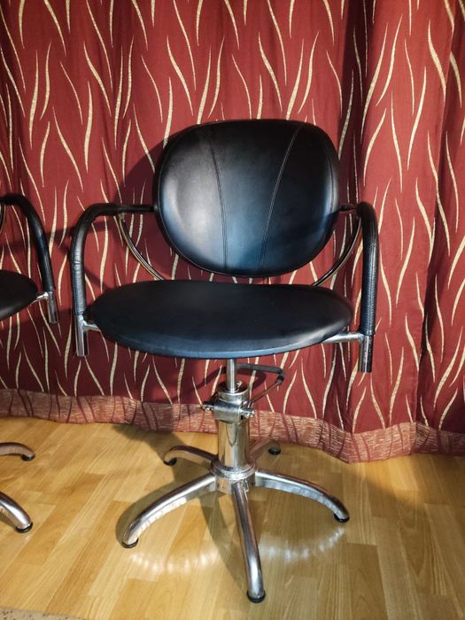 Продам кресло парикмахера