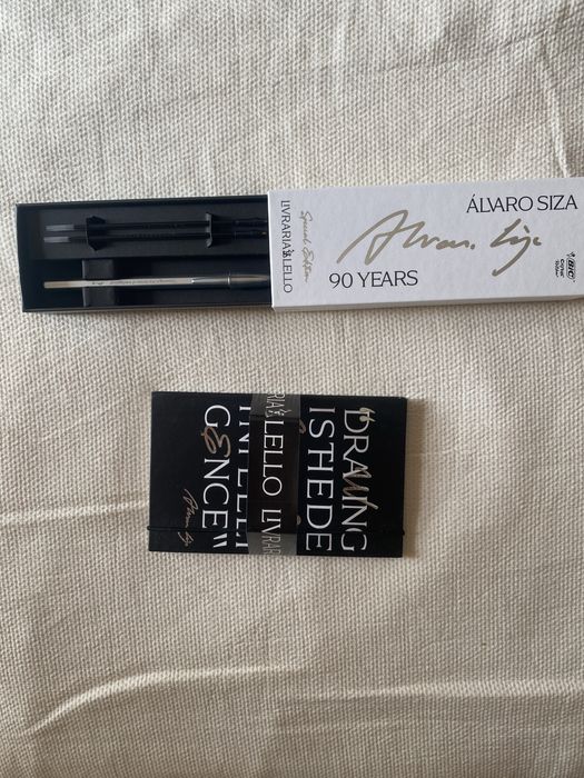 Edição limitada da esferográfica BIC® Cristal® Re’New - Siza Vieira