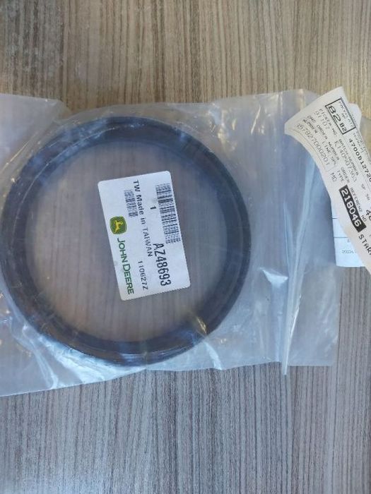 Uszczelniacz John Deere AZ48693