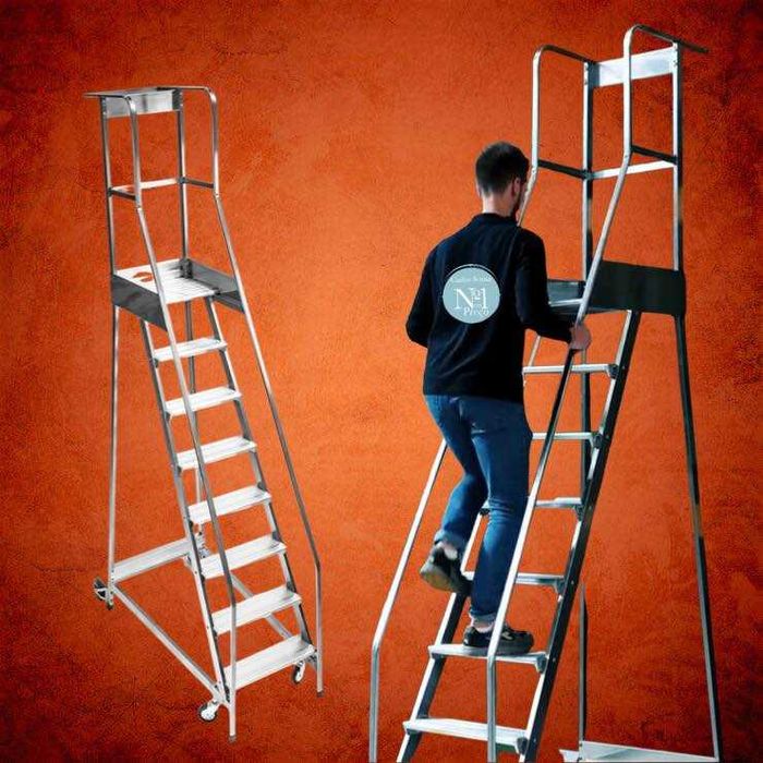 Atenção!  Escadas industriais em alumínio com plataforma de trabalho