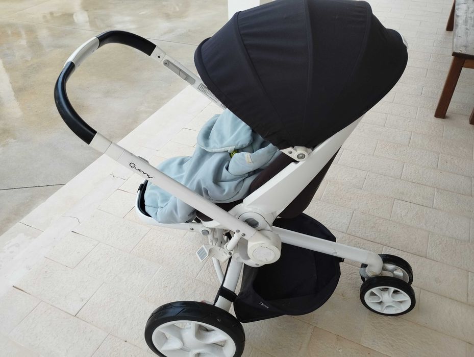 Carrinho quinny , em ótimo estado e com saco cama incluído