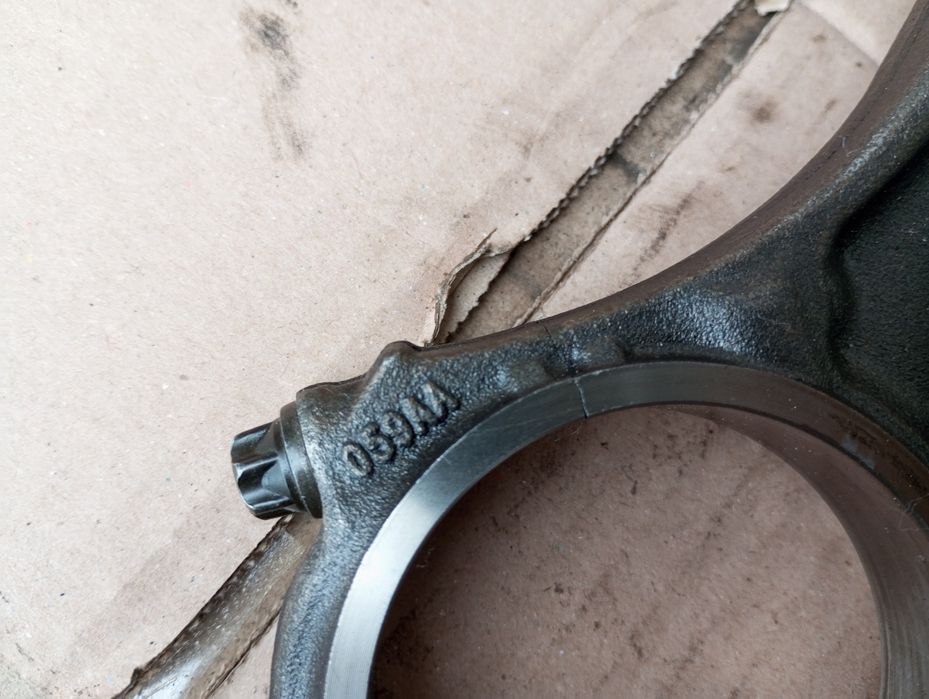 Шатун 2.7  TDI Audi A6 C6 059AB A4