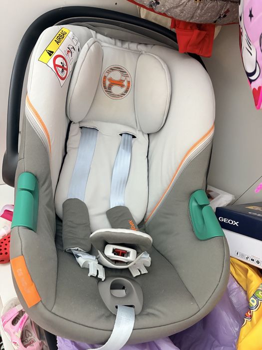 Carrinho de bebe gemeas ou singular