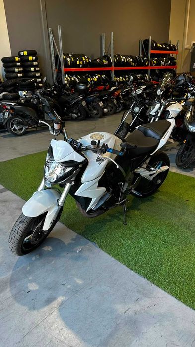 cb 1000r 2009 branca