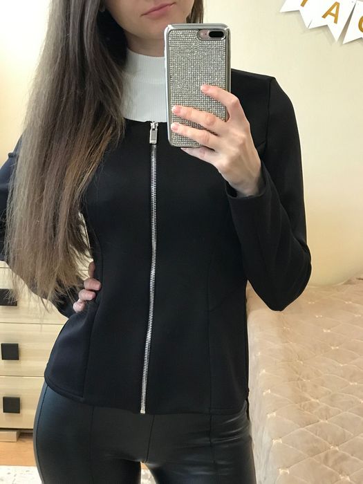 Чорний піджак, Кофтинка на замочку