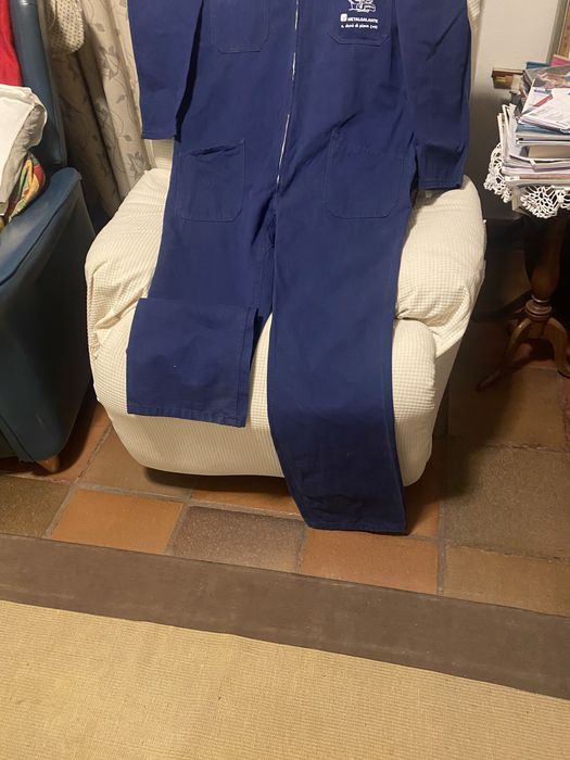 Fato de macaco para trabalho
