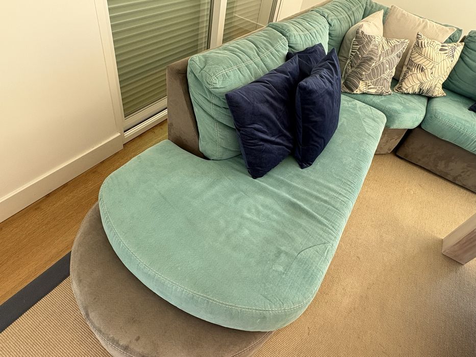 Sofá de Canto Grande com Chaise Longue Curva – Design Moderno Bicolor