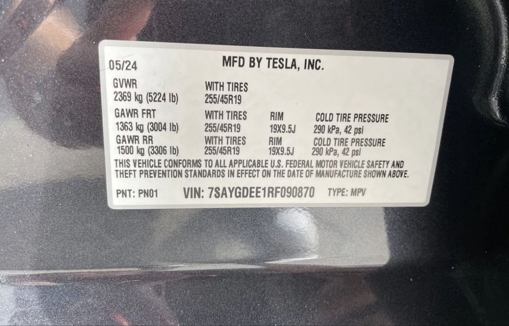 Tesla Model Y 2024