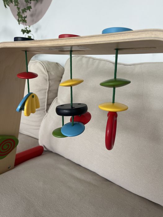 Stojak z zabawkami Ikea pałąk niemowlecy