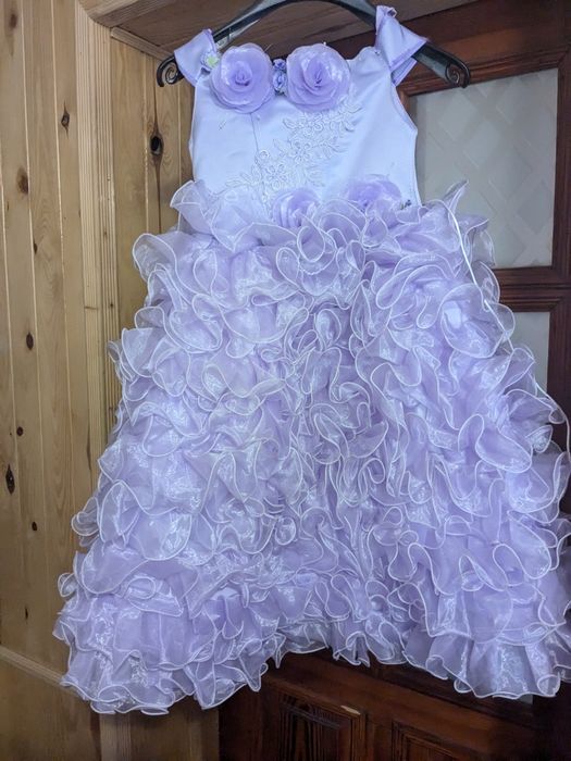 Продам або обміняю дитячі бальні сукні бу в гарному стані