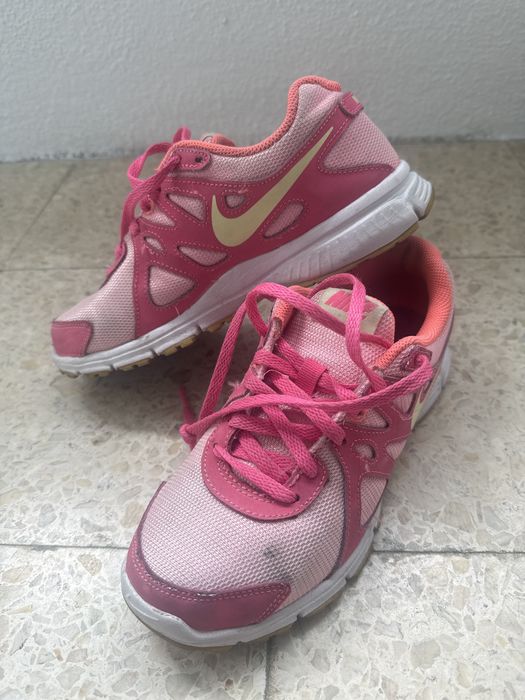 Tenis NIKE Cor de Rosa