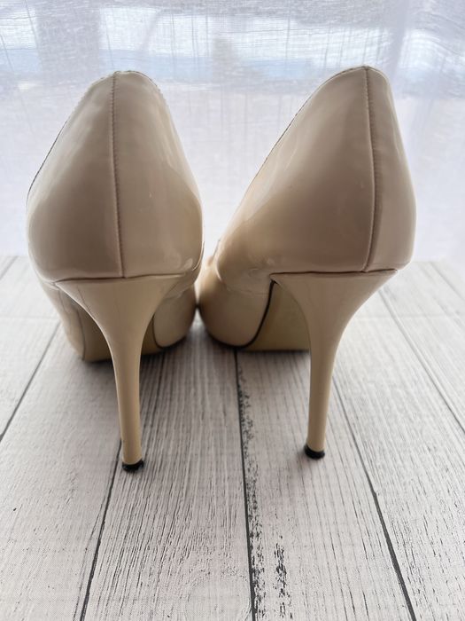 Szpilki jasny beż ,rozmiar 38 + gratis szpilki khaki Vices