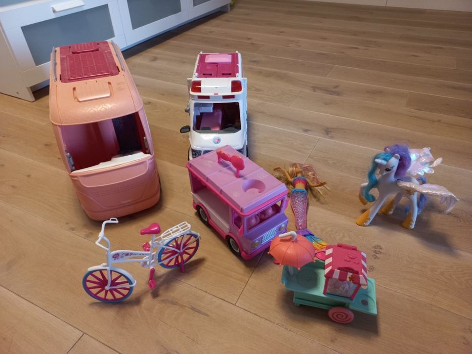 Barbie- kamper, karetka,rower, syrena, inne.