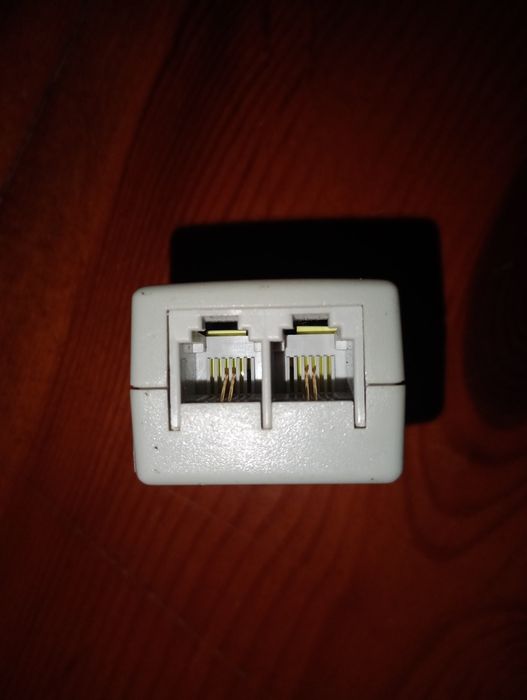 ADSL-спліттер D-Link DSL-30CF. 



+1
Пристрій на зображенні — це ADSL