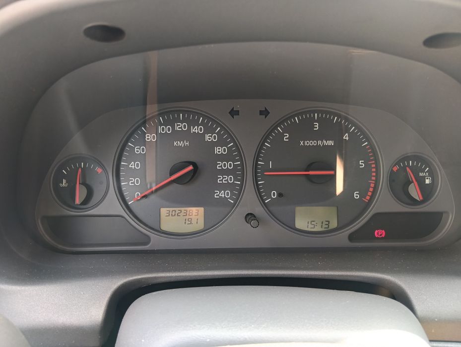 Vendo ou troco Volvo v40 1.9 dci foto 2