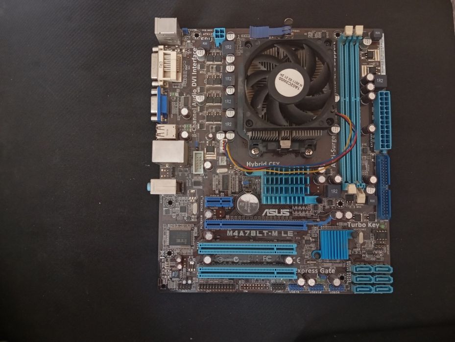 Продам материнскую плату,рабочую.