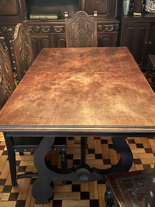 Conjunto de mesa mais cadeiras antigas