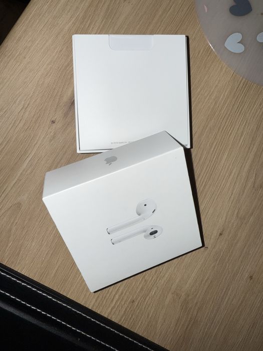 Apple AirPods 2. generacji (A2031) ładujące się etui oryginalne